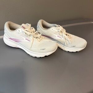 Brooks Women's Ghost 15 running shoes size 9